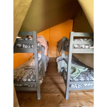 Chalet Minicamping De Lindenhoeve - Safaritent Geitje Nistelrode