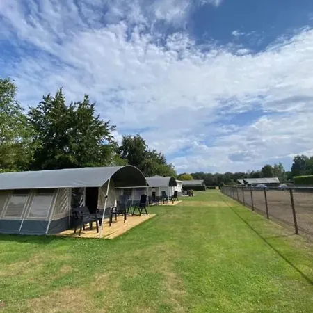 Minicamping De Lindenhoeve - Safaritent Geitje * Nistelrode