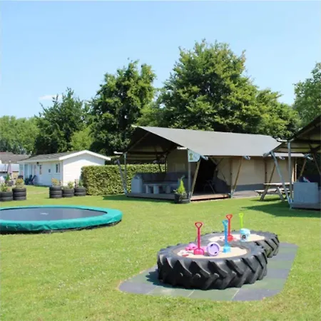 Minicamping De Lindenhoeve - Safaritent Geitje * Nistelrode