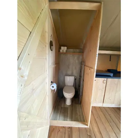 Minicamping De Lindenhoeve - Safaritent Geitje シャレー Nistelrode